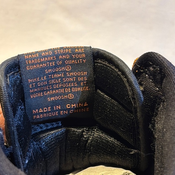 Jordan 1 Retro High
Shattered Backboard - Picture 4 of 6